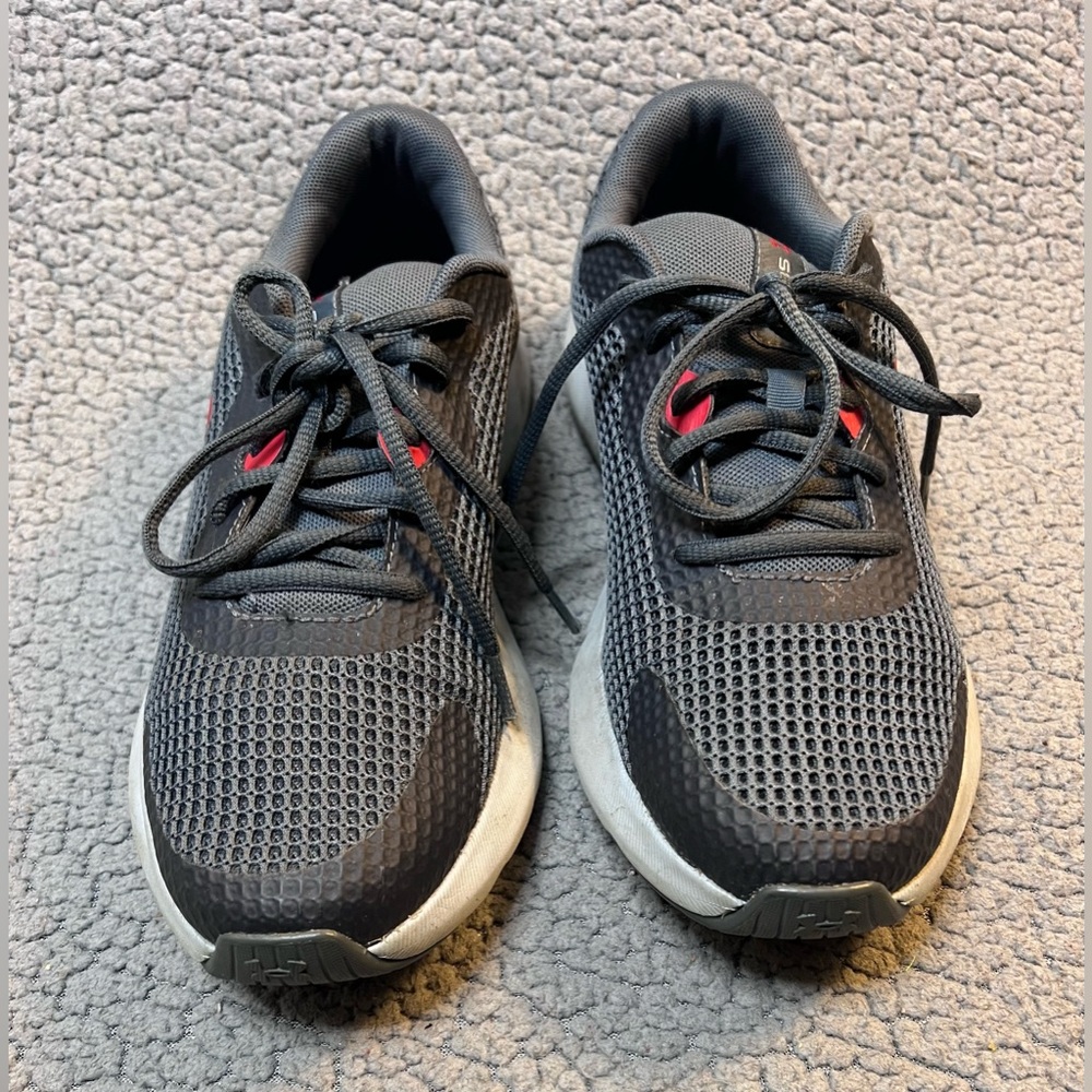 Under Armour Men's Surge 3 Running Shoes Size 8.5 Gray And Red - Picture 2 of 8